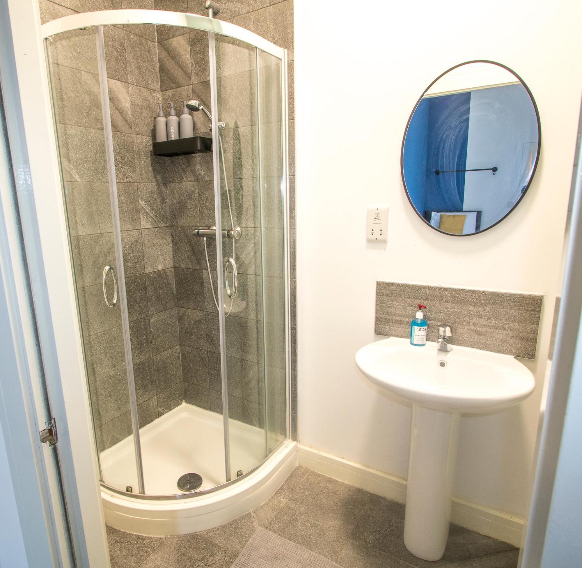 Cozy And Charming - 1 Bedroom Apartment - Free Parking, Transit Links, Close To Stadiums مانشستر المظهر الخارجي الصورة